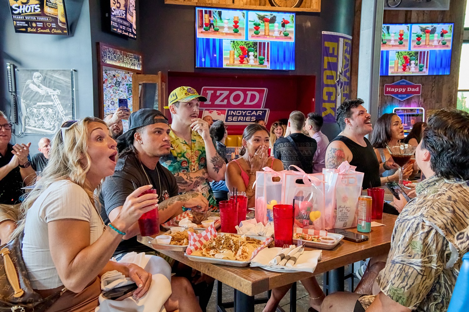 Table of fans and food